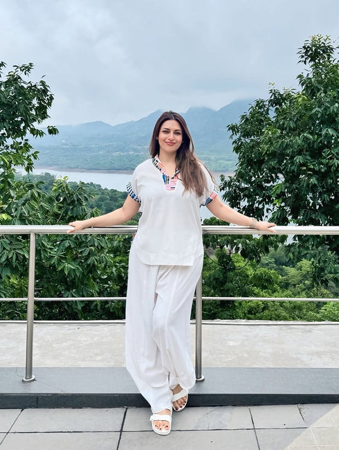 (DivyankaTripathi) Three Piece Off-White Drape Pant Set with Handbag