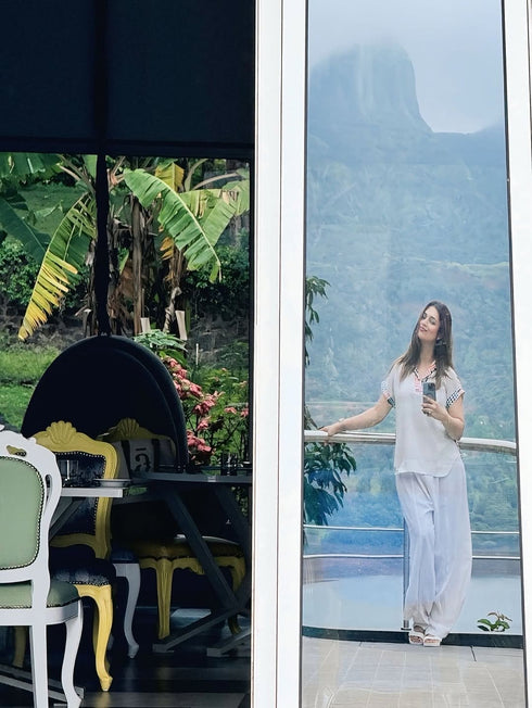 (DivyankaTripathi) Three Piece Off-White Drape Pant Set with Handbag