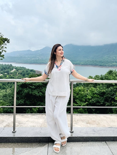 (DivyankaTripathi) Three Piece Off-White Drape Pant Set with Handbag