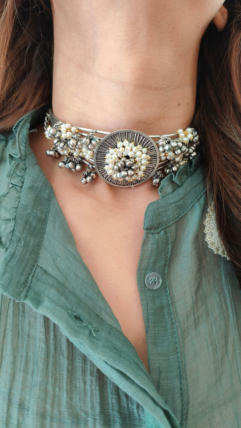Wire Medallion Silver Choker Necklace Set