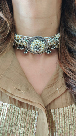 Wire Medallion Silver Choker Necklace Set