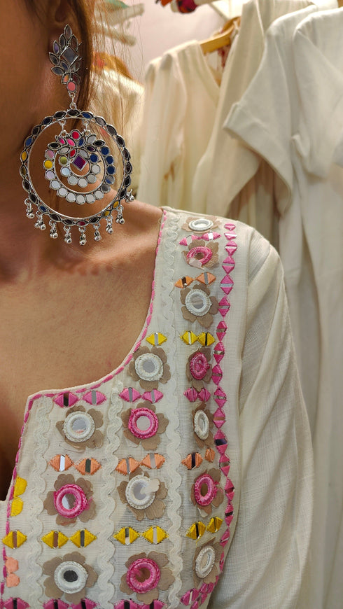 Off White Mirror Embroidered Kurta Set with Lace Detailing