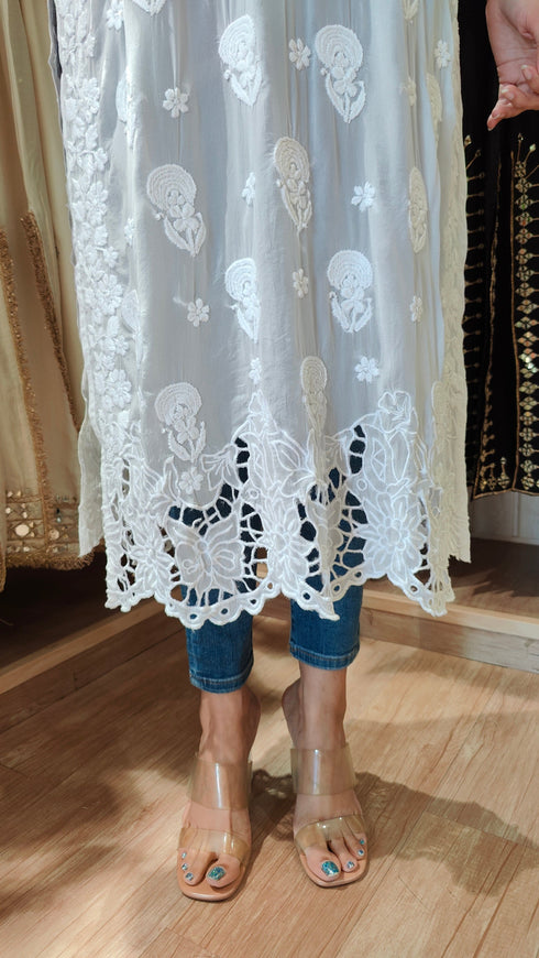 Hand Embroidered Lucknowi Kurta 2