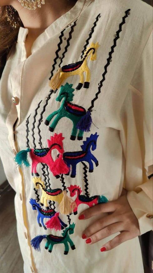 Off white Ruffle Cut Sleeves Horse Embroidery