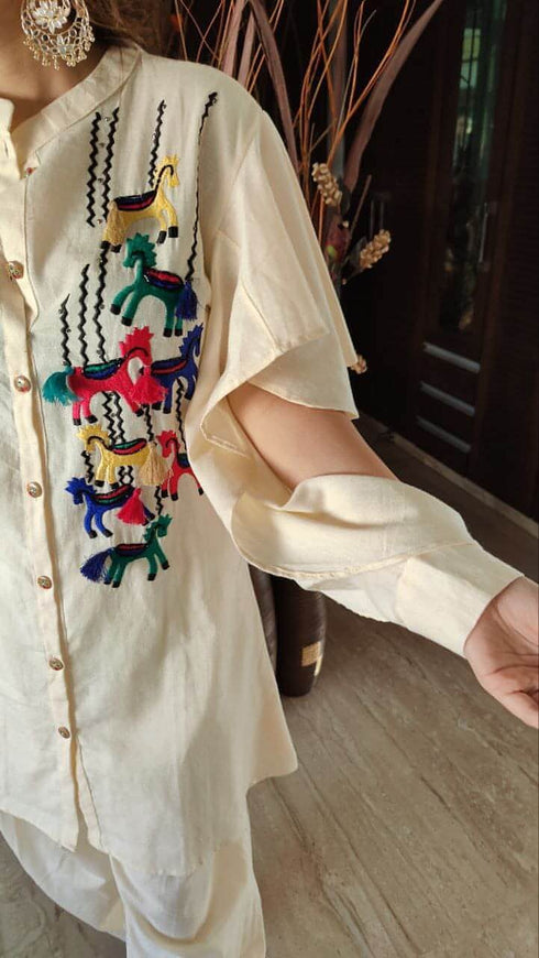 Off white Ruffle Cut Sleeves Horse Embroidery