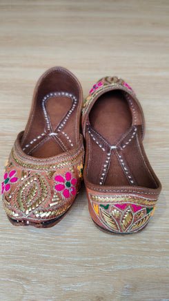 Handcrafted Gold Mukaish & Floral Thread Work Juttis - view 4