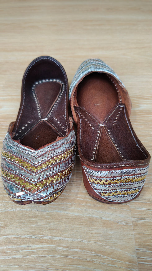 Handcrafted Metallic Chevron Mukaish Work Juttis - view 6