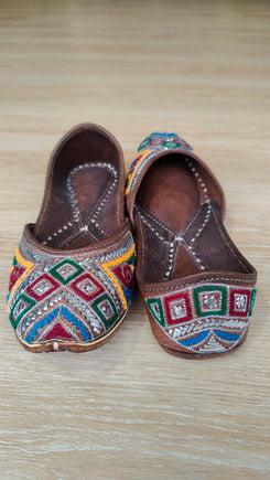 Multi-Color Geometric Thread & Silver Mukaish Pure Leather Juttis - view 7