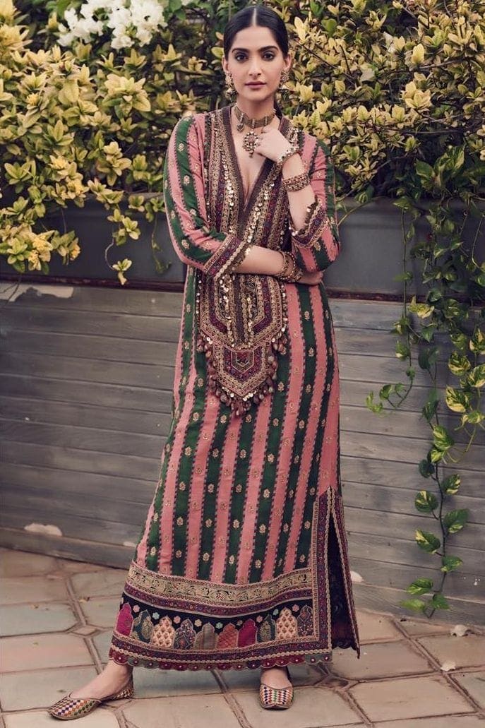 sonam kapoor party wear dresses Sonam Kapoor In Abu Jani Sandeep Khosla Couture - Chopard Parfums 'La Nuit Des Rois' Dinner Party
